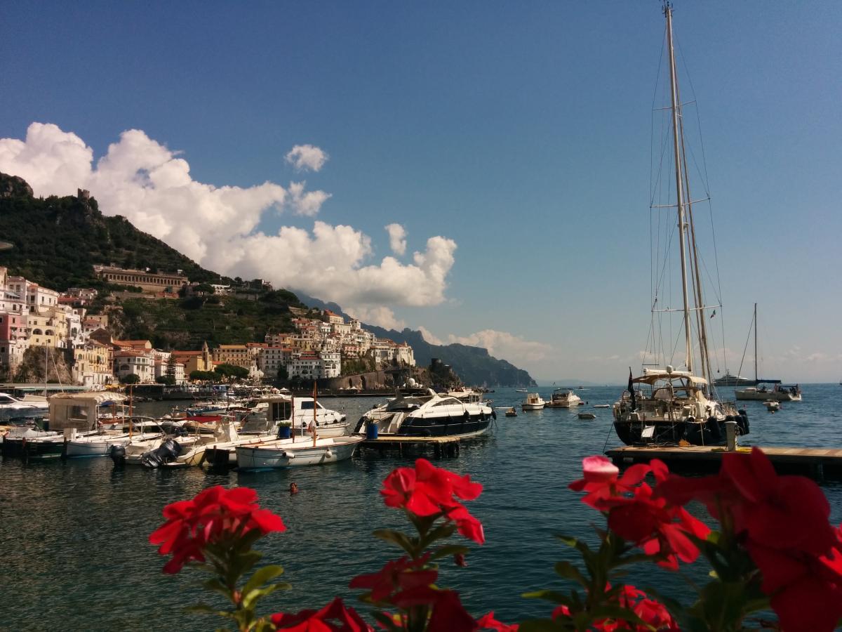 Location de bateau sur la côte amalfitaine, Italie