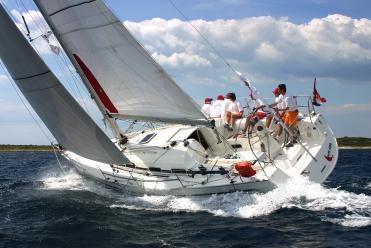 Sailboat Bavaria 42 Match